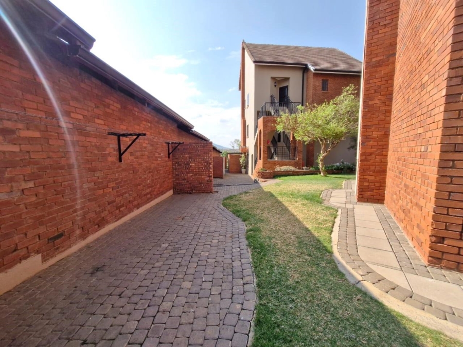 To Let 3 Bedroom Property for Rent in Meerhof North West